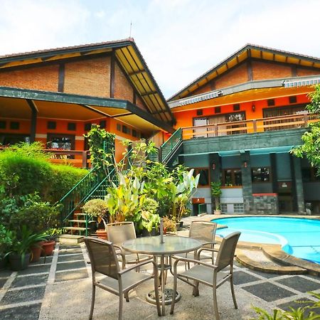 Kulem Cisitu Hotel Bandung Ngoại thất bức ảnh